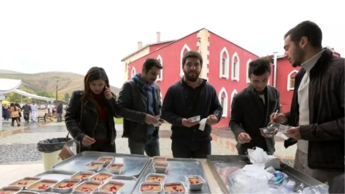 Bayburt Üniversitesi\'nde Aşure Etkinliği Düzenlendi