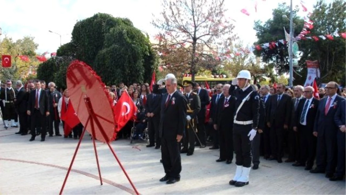 Cumhuriyet Bayramı Tekirdağ\'da Çelenk Sunma Töreni ile Başladı