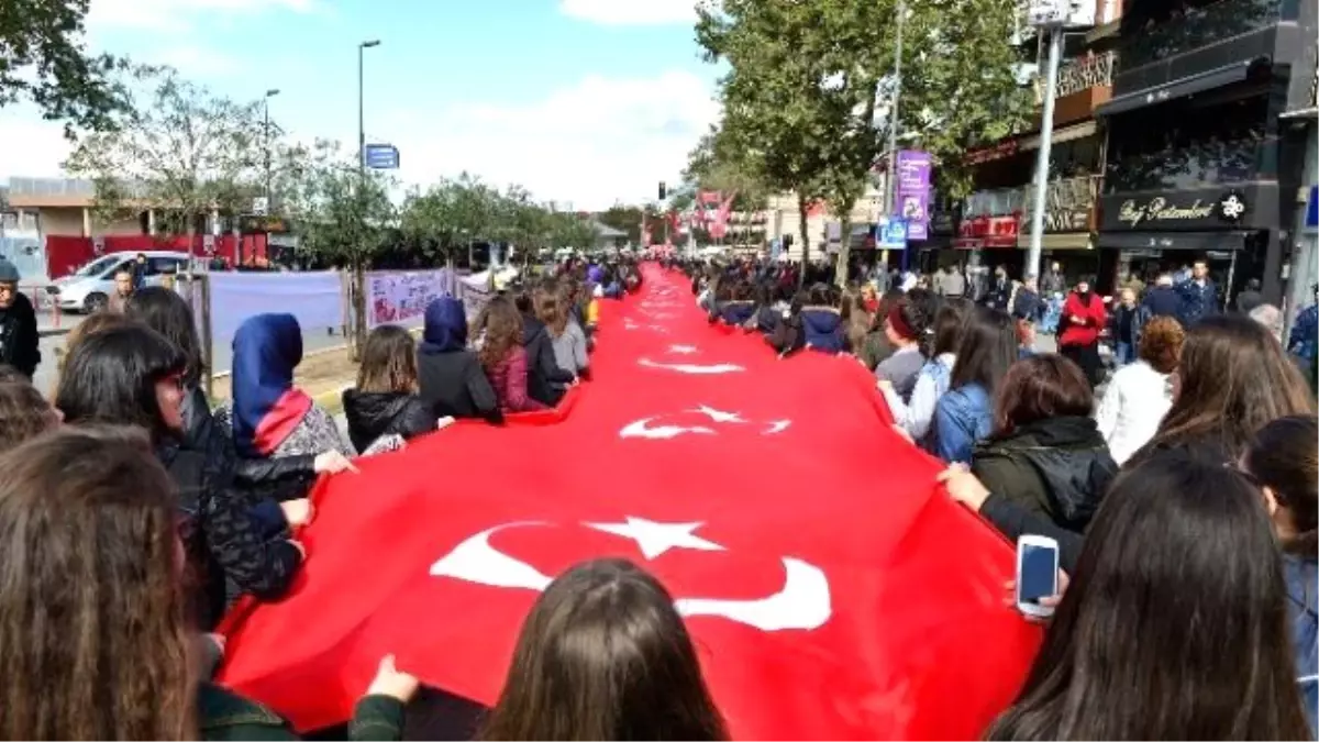 Cumhuriyetin 92\'nci Yılına Özel 92 Metrelik Dev Türk Bayrağı