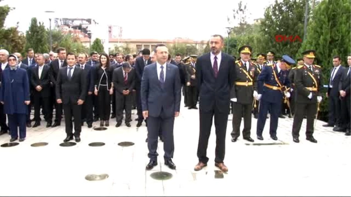 Diyarbakır\'da Cumhuriyet Bayramı Nedeniyle Atatürk Anıtı\'na Çelenk Konuldu
