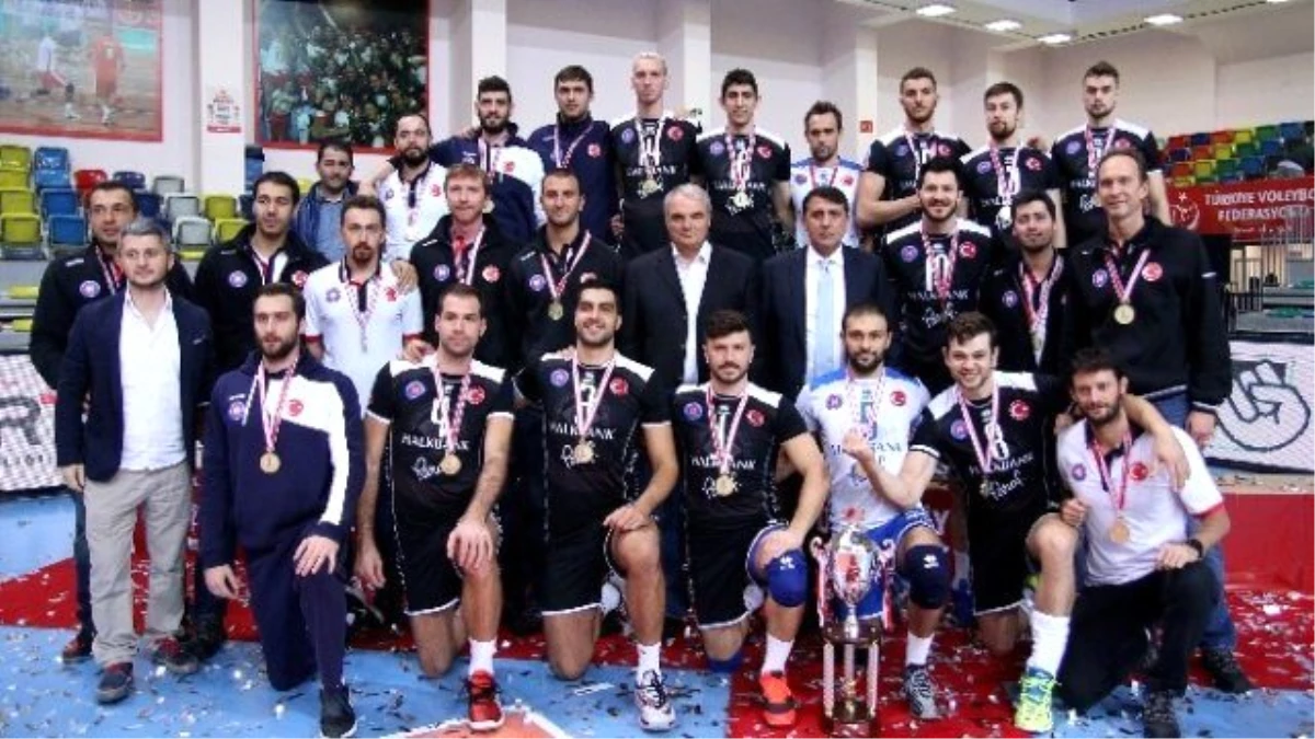 Halkbank\'ta Şampiyonlar Kupası Yönetime Armağan