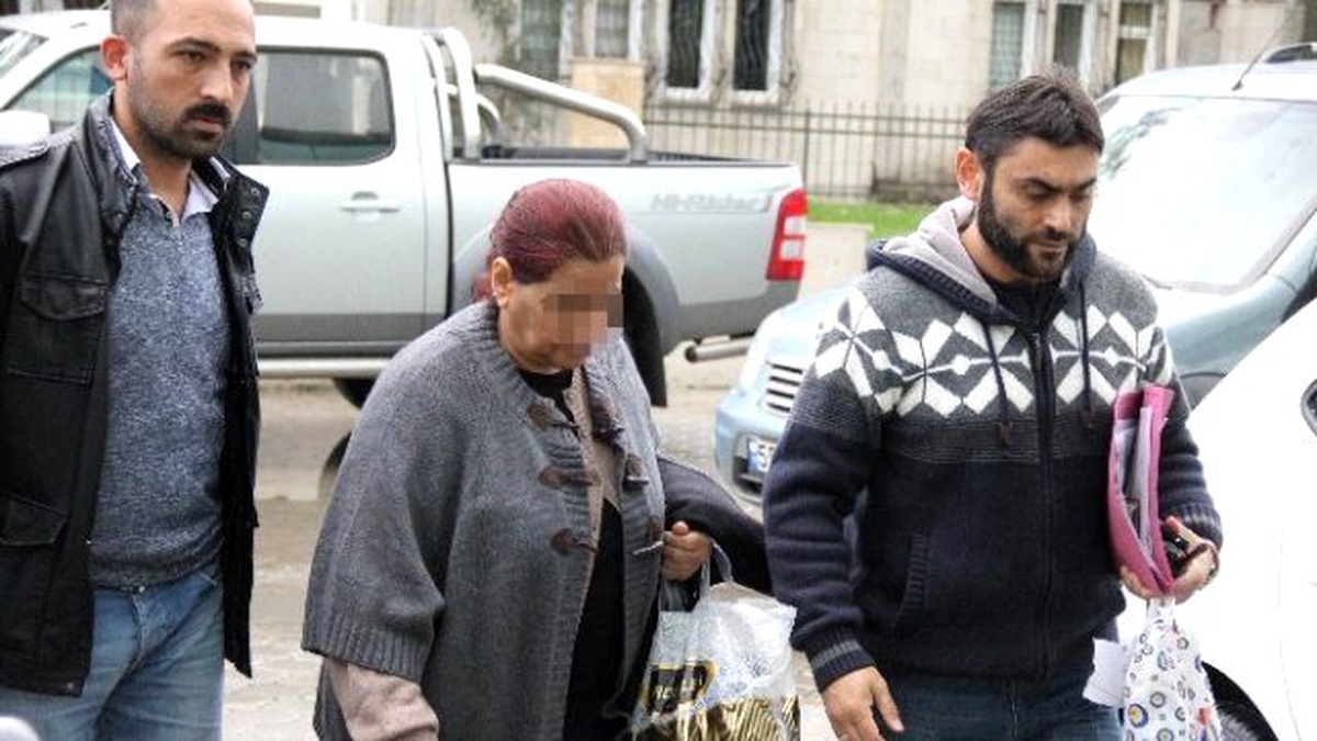 Iraklı Kadın Bileklik Çalıp Kaçarken Yakalandı