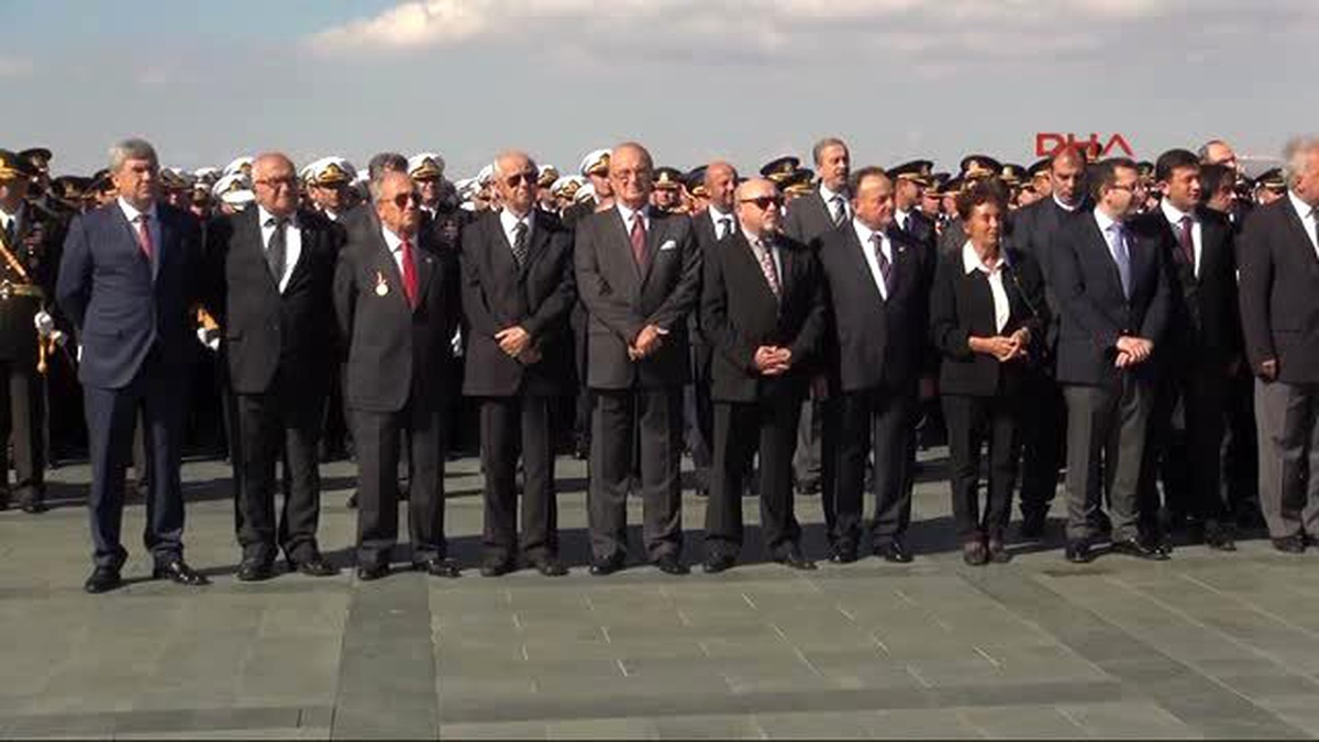 İzmir - Cumhuriyet Bayramı\'nın 92\'nci Yıldönümü İçin Atatürk Anıtı\'na Çelenk Konuldu