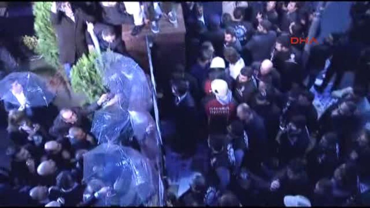 Kanaltürk Binası Önünde Polis Müdahalesi