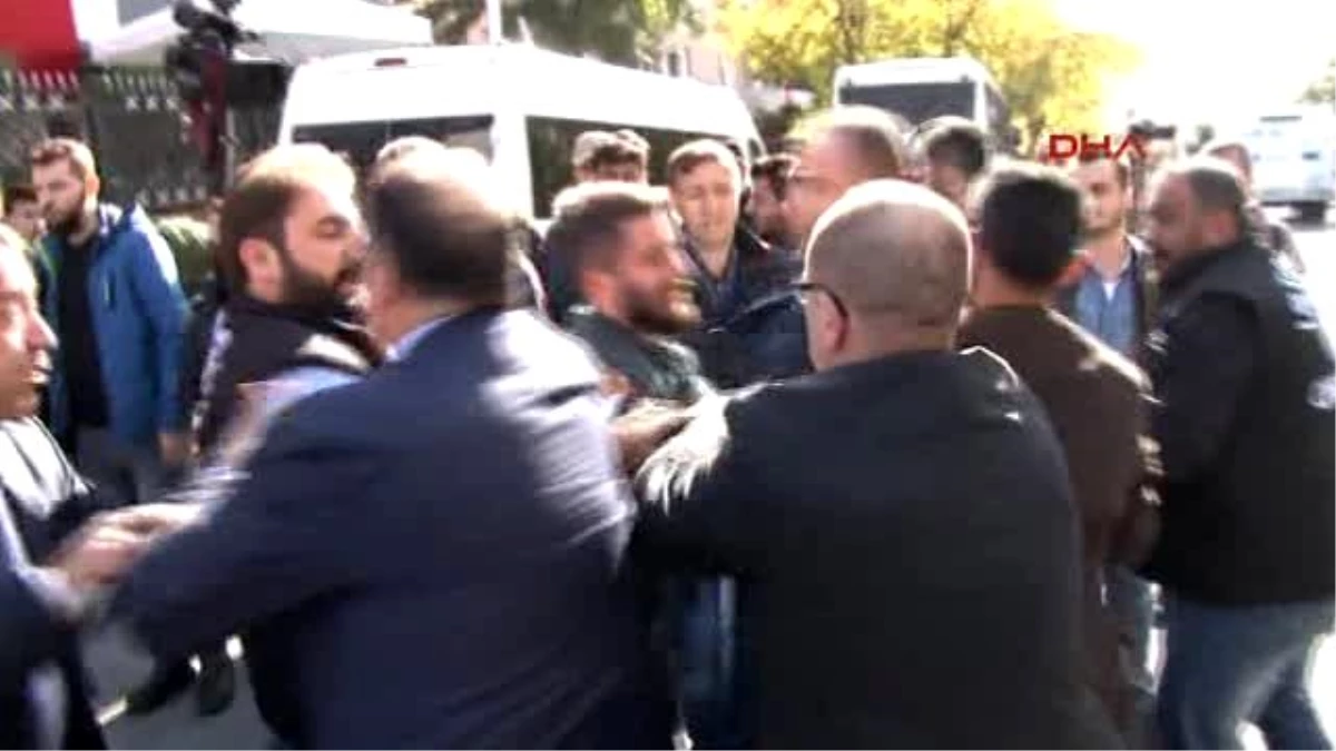 Kanaltürk Önünde MHP\'lilerle Polis Arasında Arbede