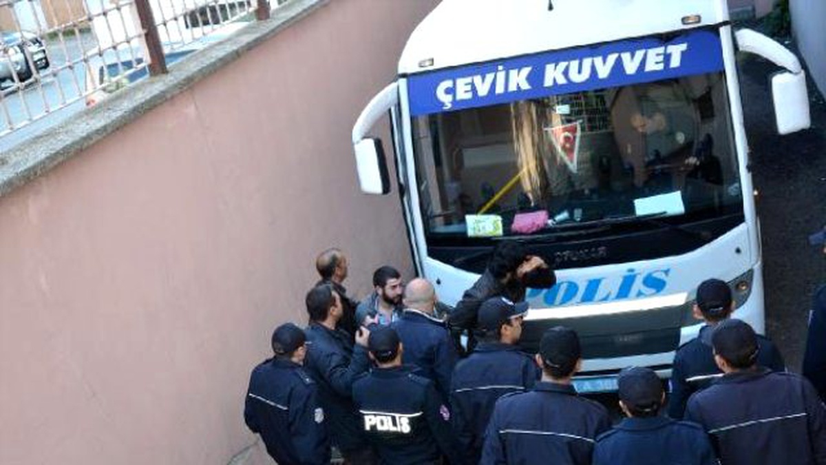 Kocaeli\'de Işid Üyesi Olduğu İleri Sürülen 14 Kişi Adliyede