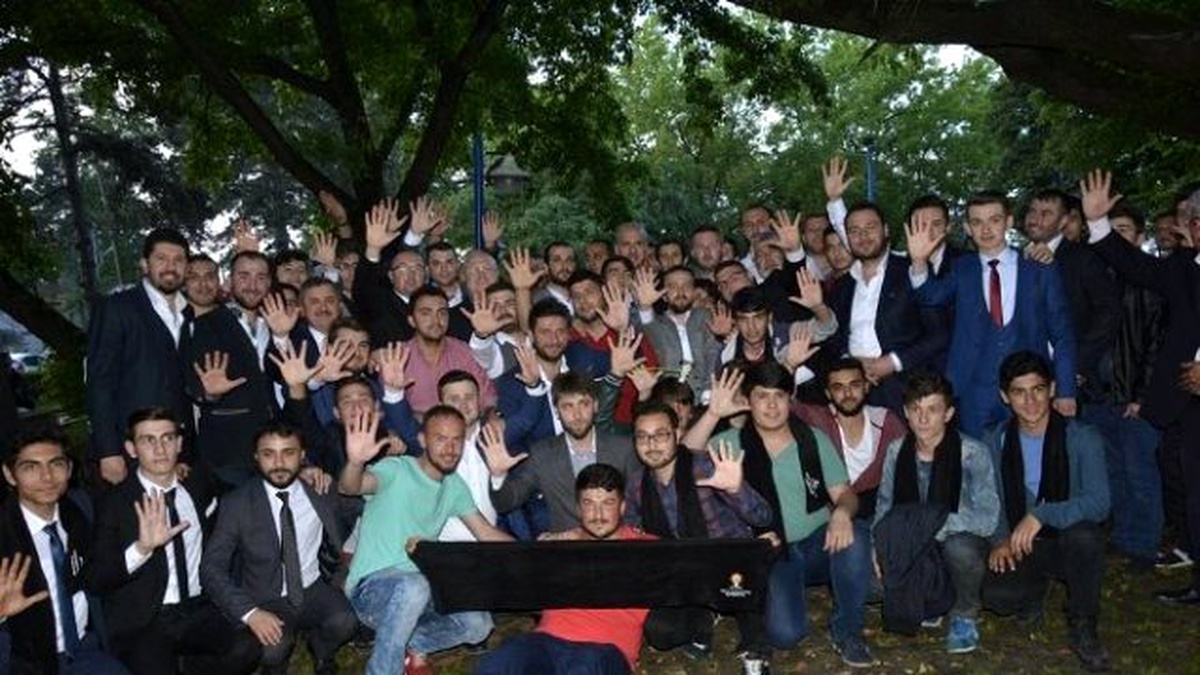 Kurtulmuş, Gençlere Duyarsız Kalmadı