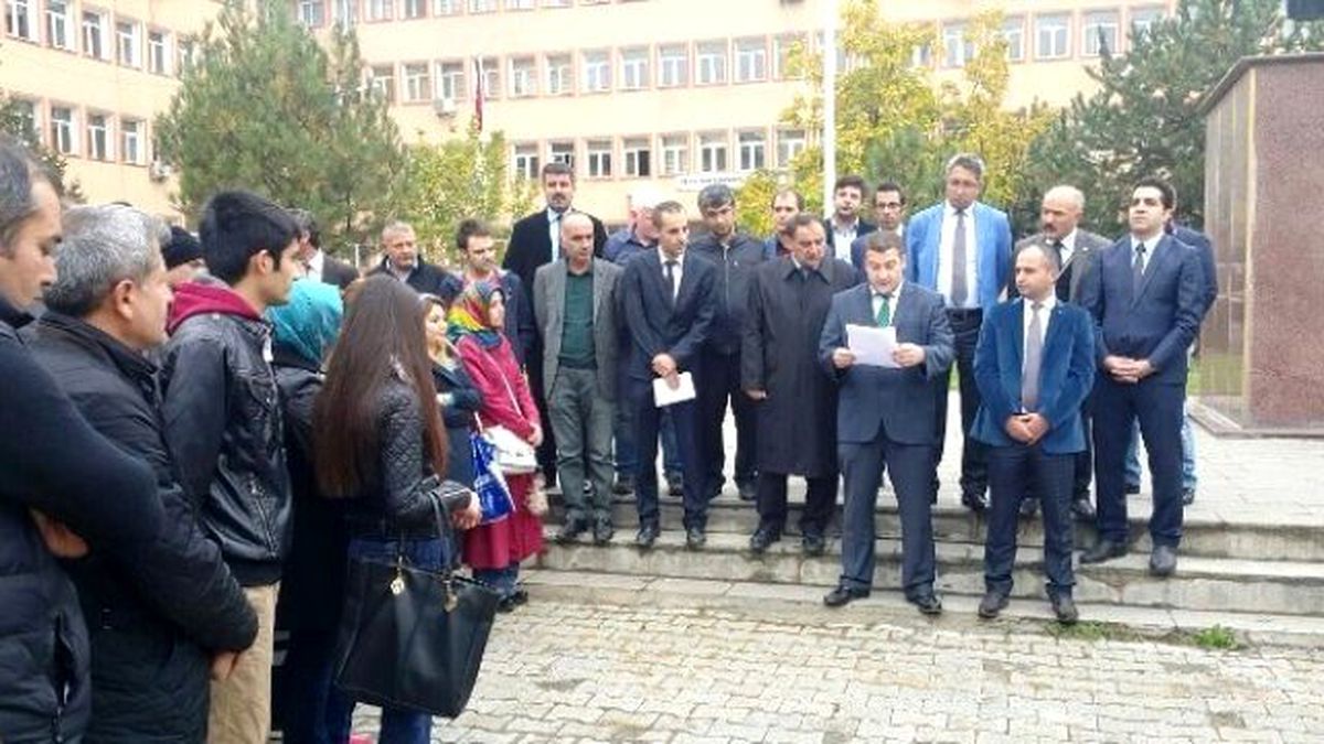 Muş\'ta Sağlıkçıların \'Şiddet\' Eylemi