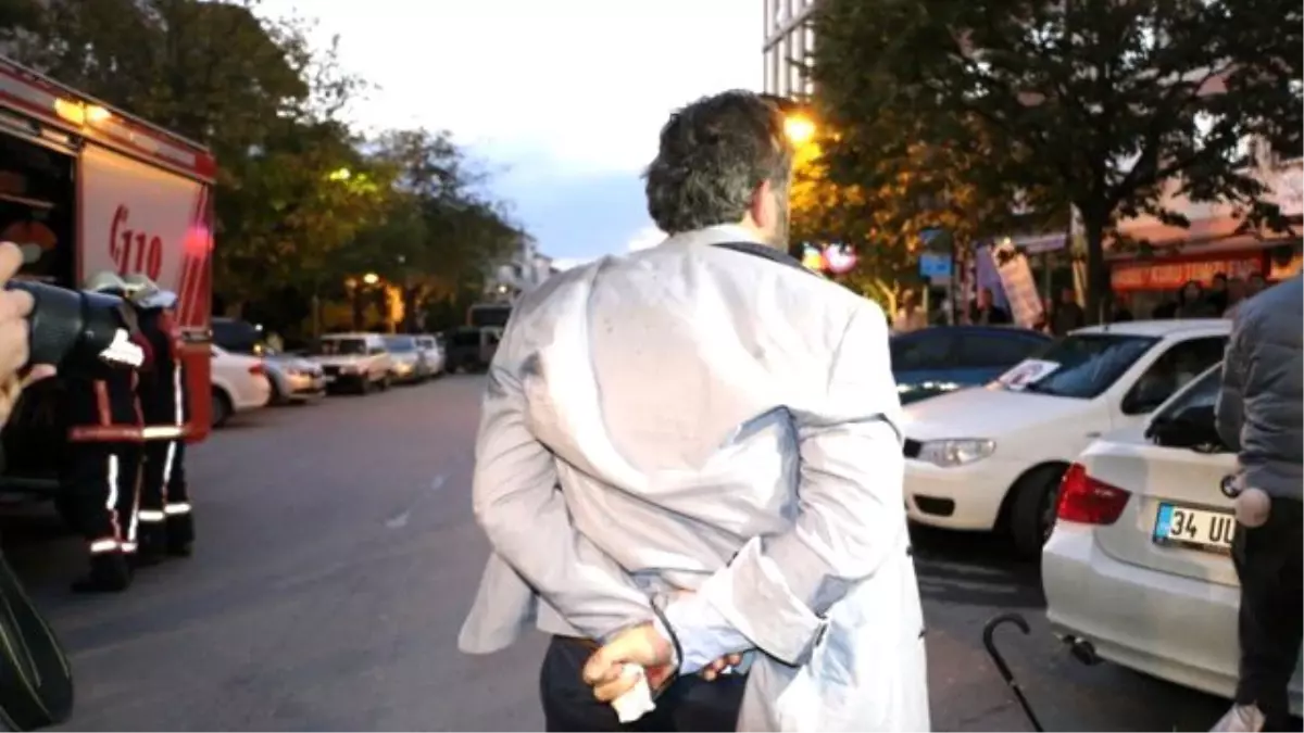 Polis, Basın Çalışanlarına Ters Kelepçe Taktı; Sonra Serbest Bıraktı