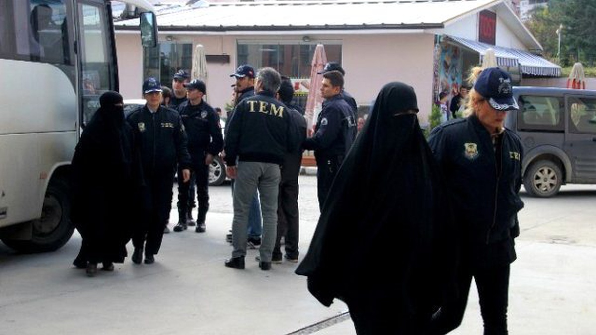 Sakarya Merkezli Işid Operasyonunda Gözaltına Alınan 13 Kişi Adliyeye Sevk Edildi