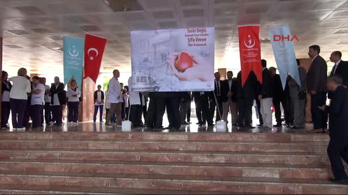 Şanlıurfa?da Sağlıkçılar Teröre Tepki Gösterdi
