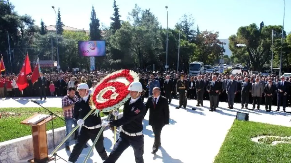 Vali Çiçek\'ten Cumhuriyet Bayramı Mesajı