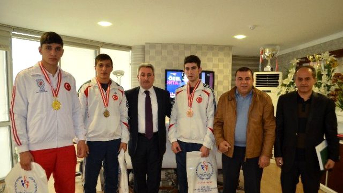 Yolspor\'un, Şampiyon Boksörlerine Ödül
