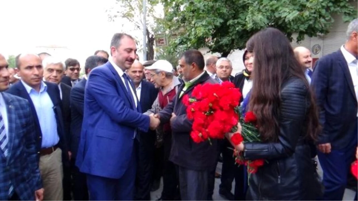 AK Parti Genel Başkan Yardımcısı Gül, Esnaf Ziyareti Yaptı