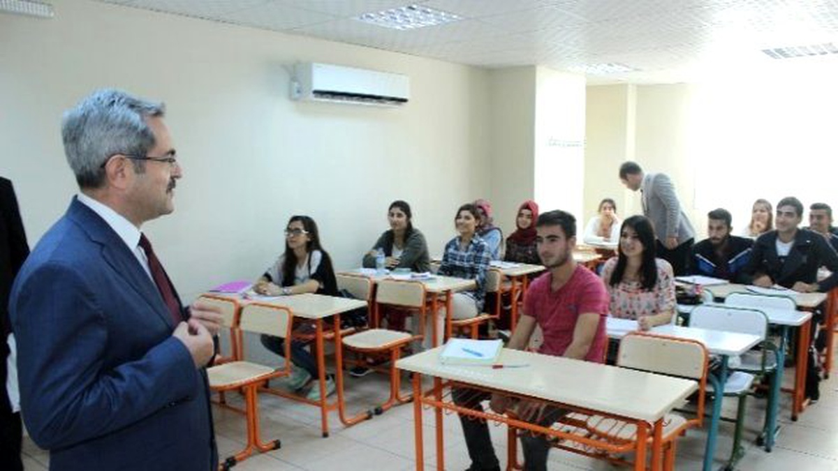 AK Parti\'li Ünüvar: "Gençliğe Yatırım, Geleceğe Yatırımdır"