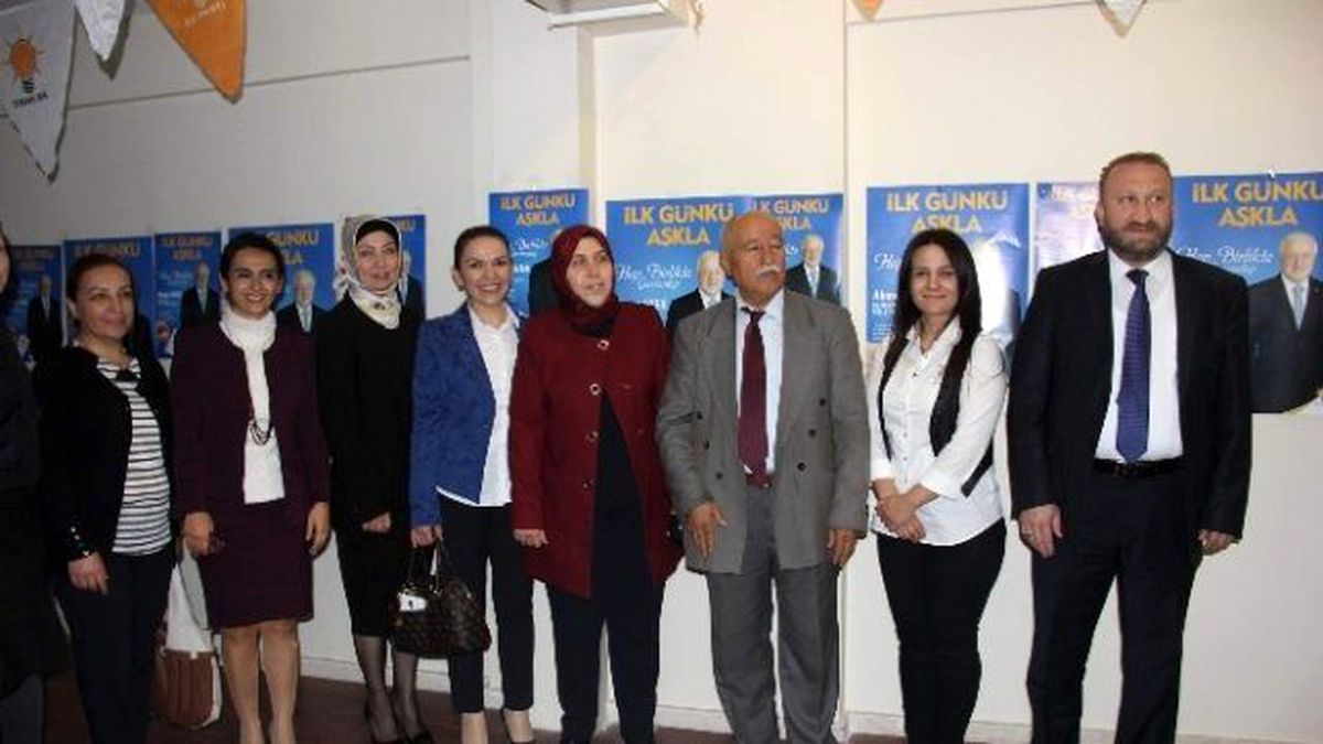 AK Parti Seçim Ofisinde Miting Gibi Toplantı