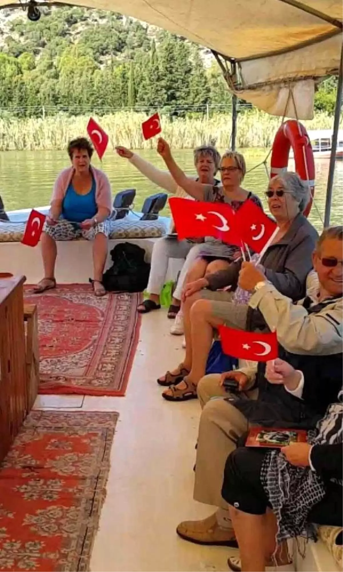 Alman Turistlerin Cumhuriyet Coşkusu