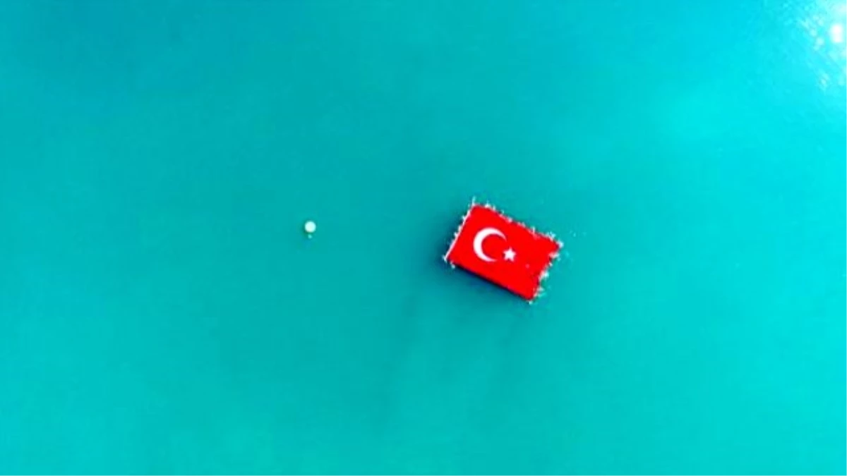 Antalya\'da Denizde Dev Bayrak Açtılar