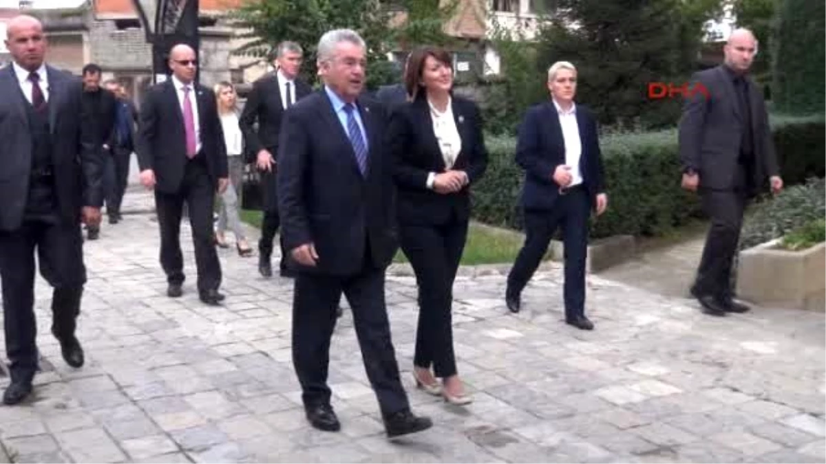 Avusturya Cumhurbaşkanı Kosova\'da Osmanlı\'dan Kalma Tarihi Camii Ziyaret Etti
