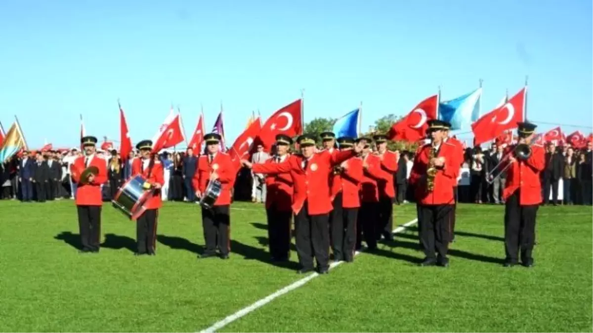 Ayvalık\'ta Cumhuriyet Coşkusu