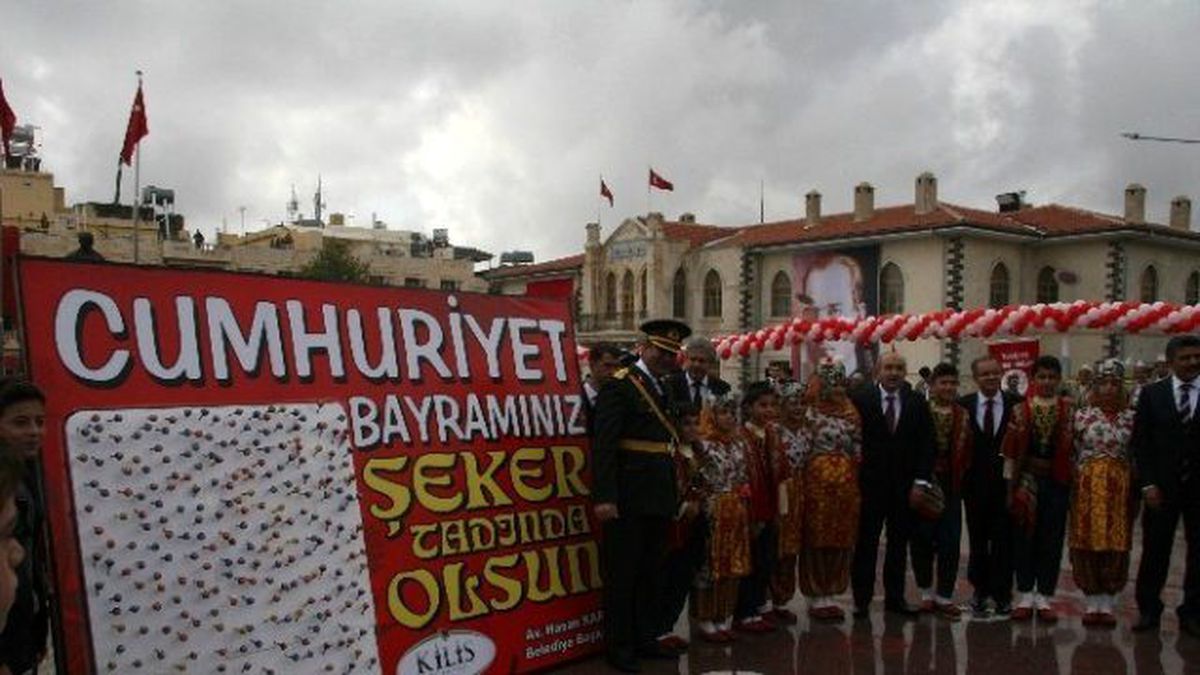 Başkan Hasan Kara, Öğrencilere Bayram Şekeri Dağıttı