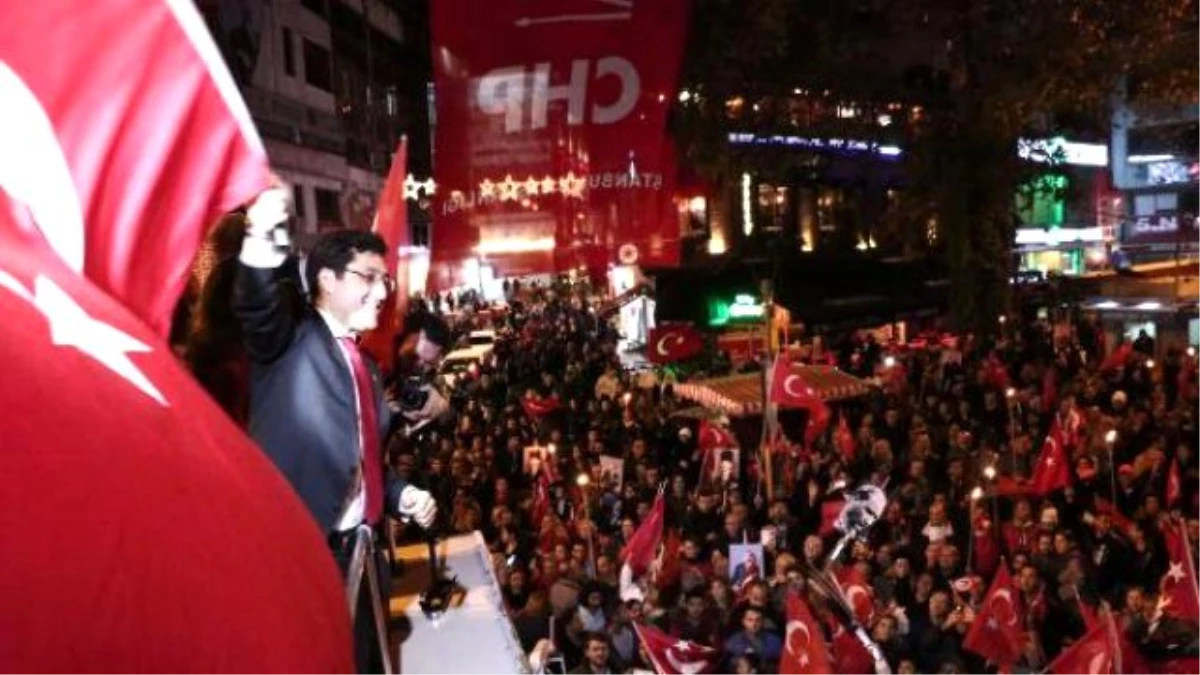 Beşiktaş\'ta Cumhuriyet Yürüyüşü ve Fener Alayı