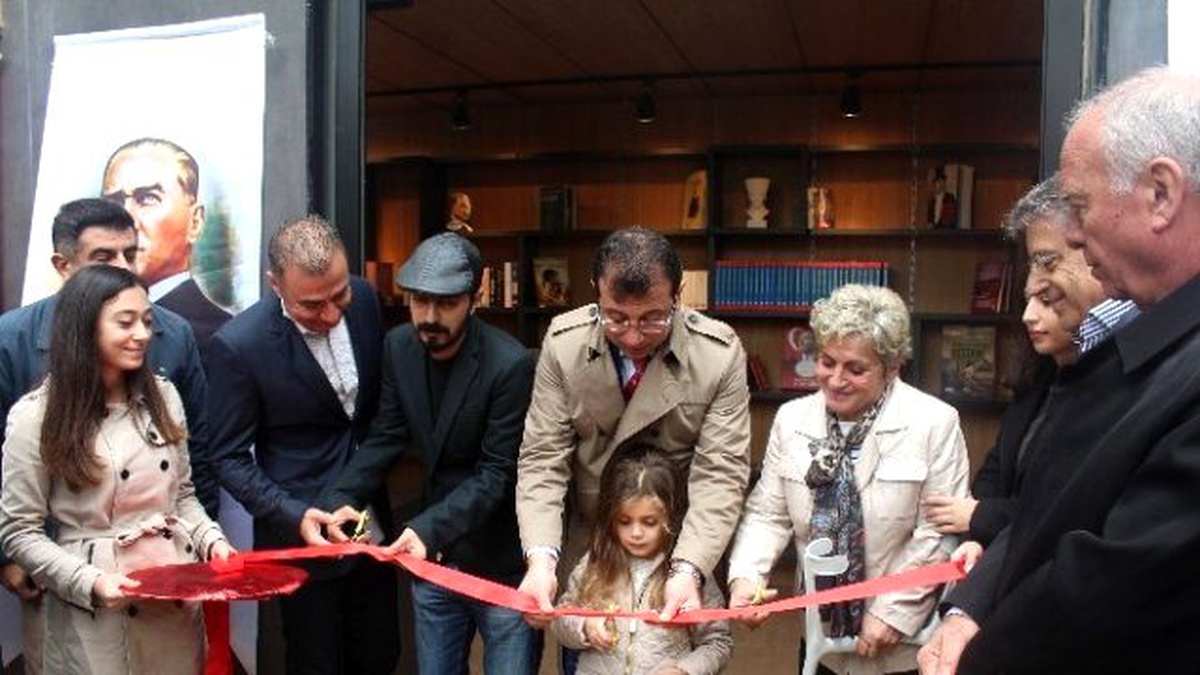 Beylikdüzü\'nde Cumhuriyet Kitapevi Hizmete Açıldı