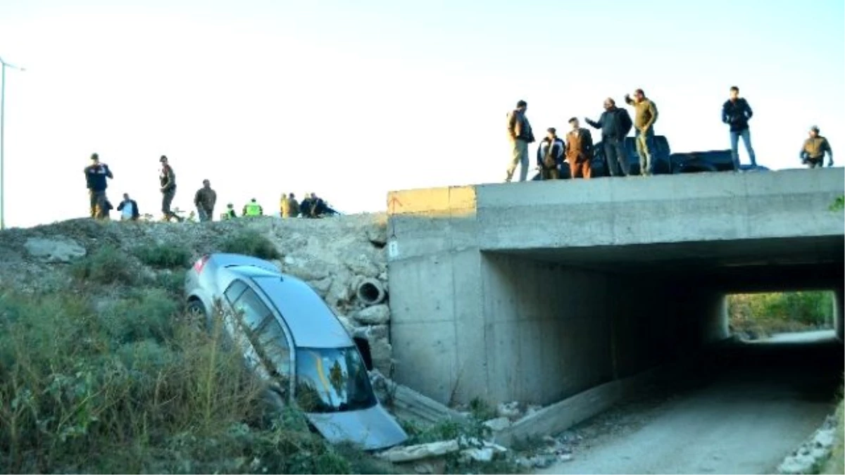 Burdur\'da Otomobil Köprüden Uçtu: 1 Yaralı