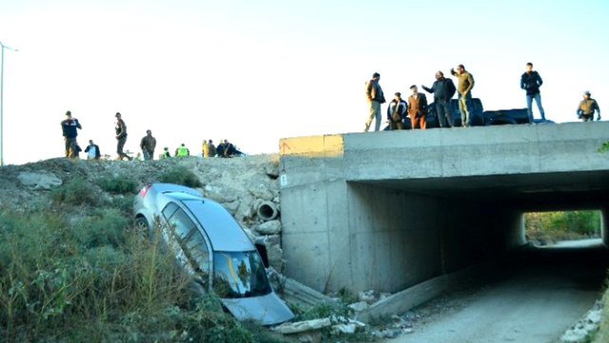 Burdur\'da Otomobil Köprüden Uçtu: 1 Yaralı