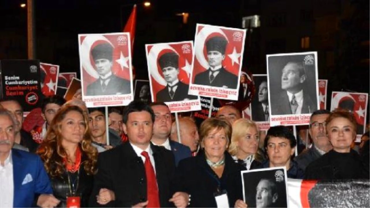 Bursa\'da 25 Bin Kişi Cumhuriyet Bayramını Sessiz Yürüyüş ile Kutladı