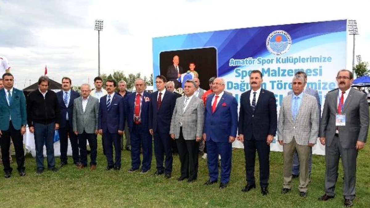 Büyükşehir\'den 71 Amatör Spor Kulübüne Malzeme Yardımı