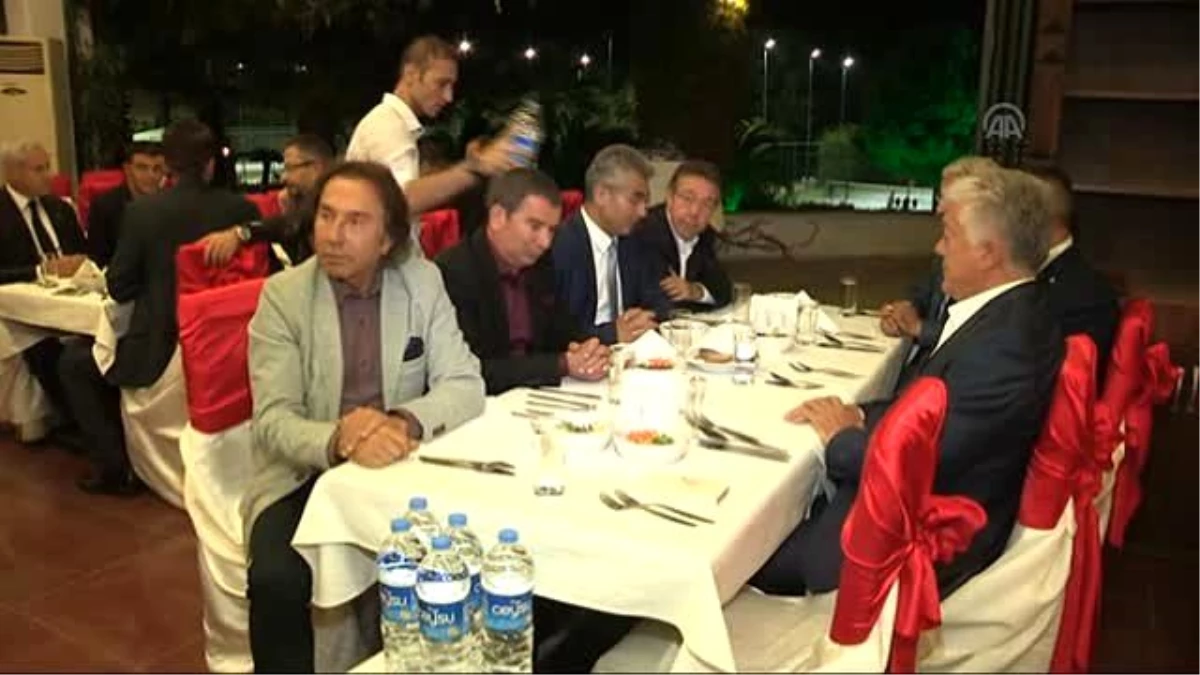 Çavuşoğlu: "Tecrübelerimizi Tüm Siyasi Partilerle Paylaşıyoruz"