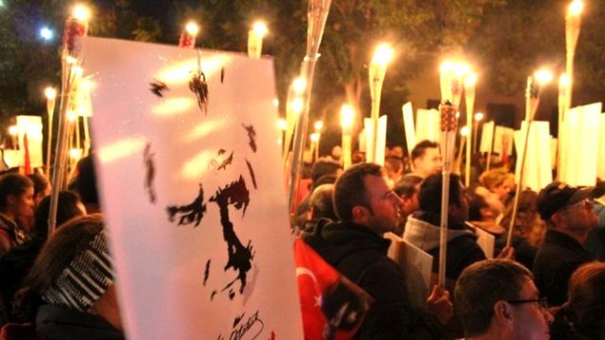 Cumhuriyet Bayramı\'nda Fener Alayı Coşkusu