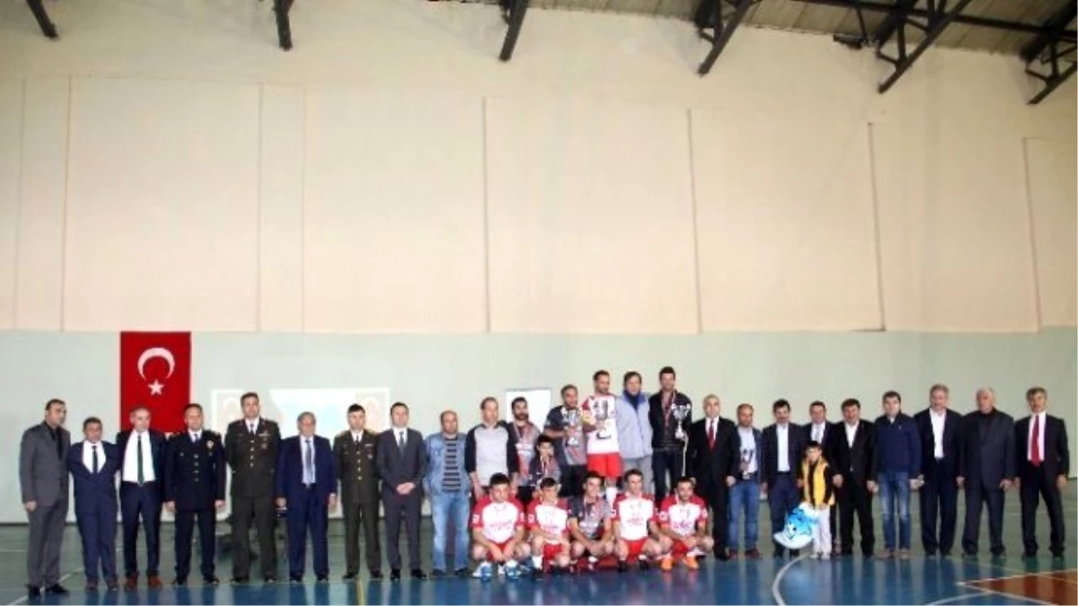 Cumhuriyet Futbol Turnuvası Ödül Töreni Yapıldı