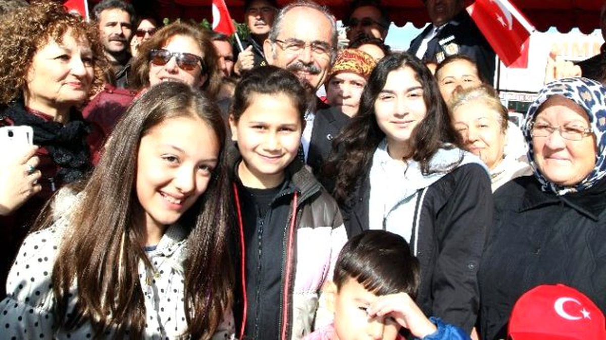 Cumhuriyet Kutlamalarında Vatandaşlardan Büyükerşen\'e Yoğun İlgi