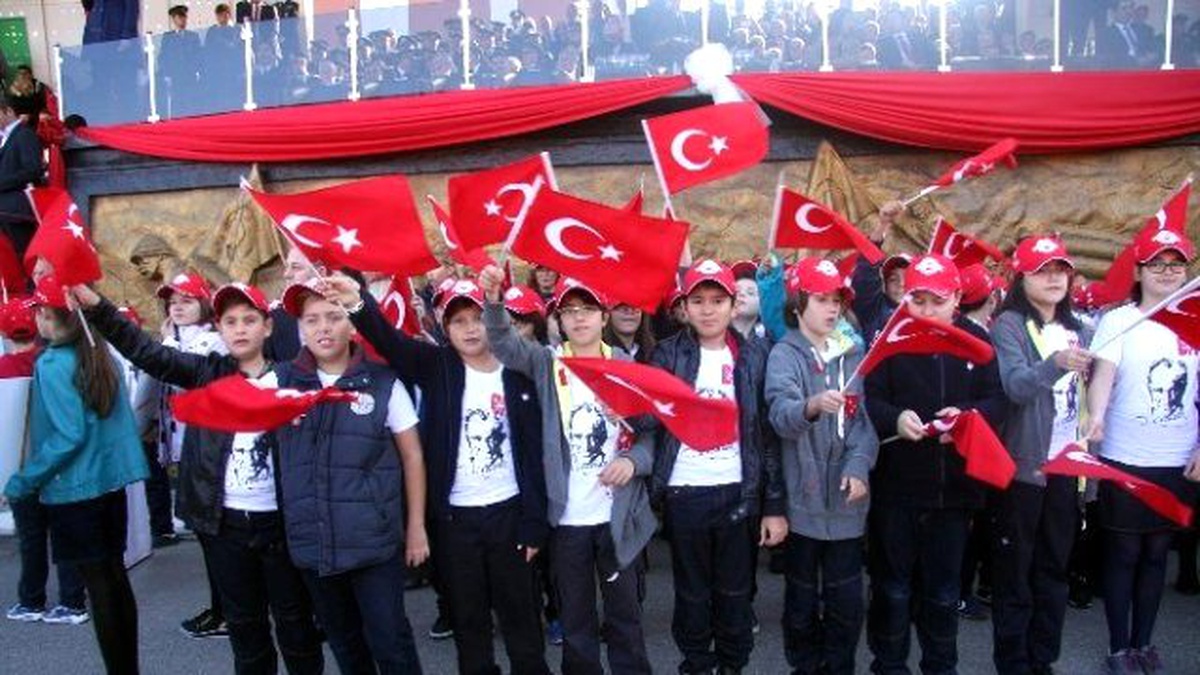 Cumhuriyetin 92. Yılı Bursa\'da Coşkuyla Kutlandı