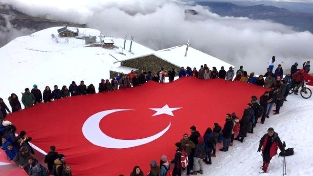 Dağcı ve Öğrencilerden "Cumhuriyet Tırmanışı"
