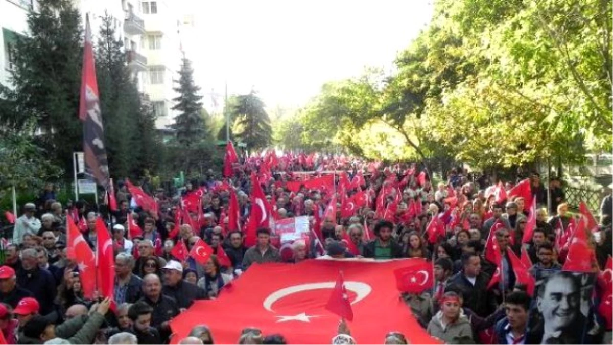 Eskişehir\'de Cumhuriyet Yürüyüşü\'ne 5 Bin Kişi Katıldı