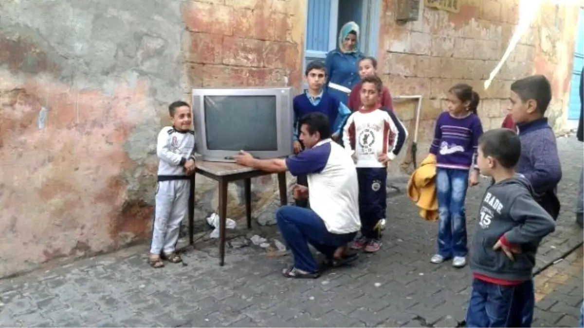 Eyyübiyeliler Faruk Çelik İçin Sokağa Televizyon Kurdu