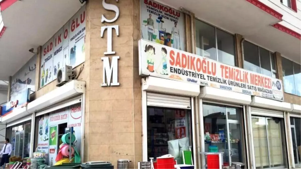 İş Adamı Sadık Kuruot, Okullara Temizlik Malzemesi İçin İndirim Yaptı