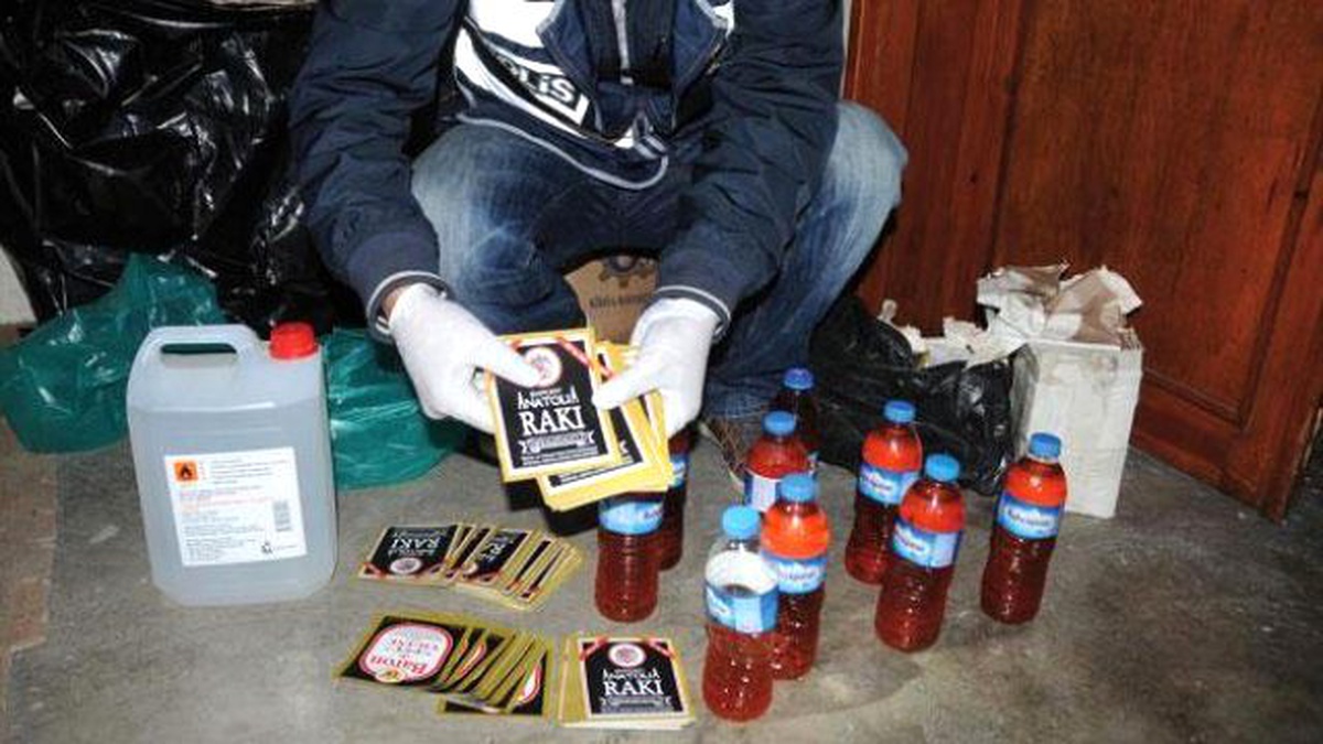 İstanbul\'da Sahte İçkiden 9 Kişi Hayatını Kaybetti, 15 Kişi Gözaltında!