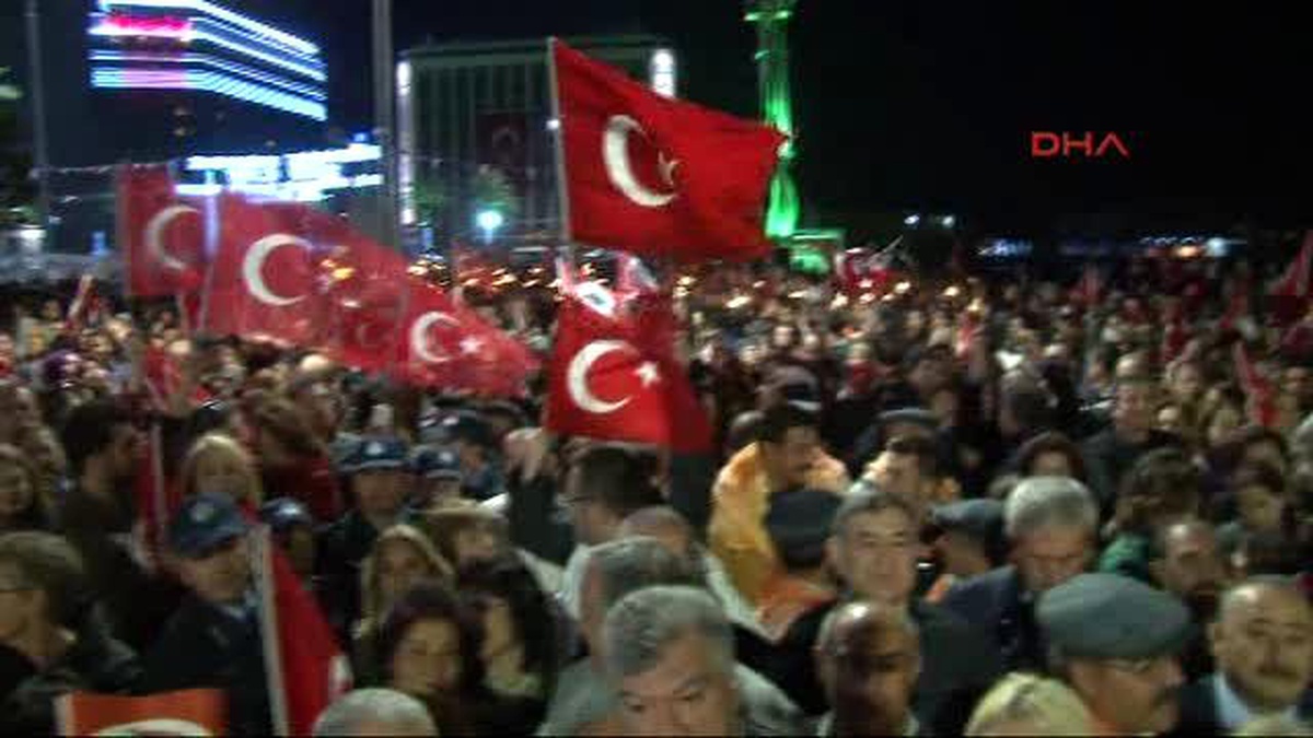İzmir- Cumhuriyet Bayramı Fener Alayı ile Kutlandı