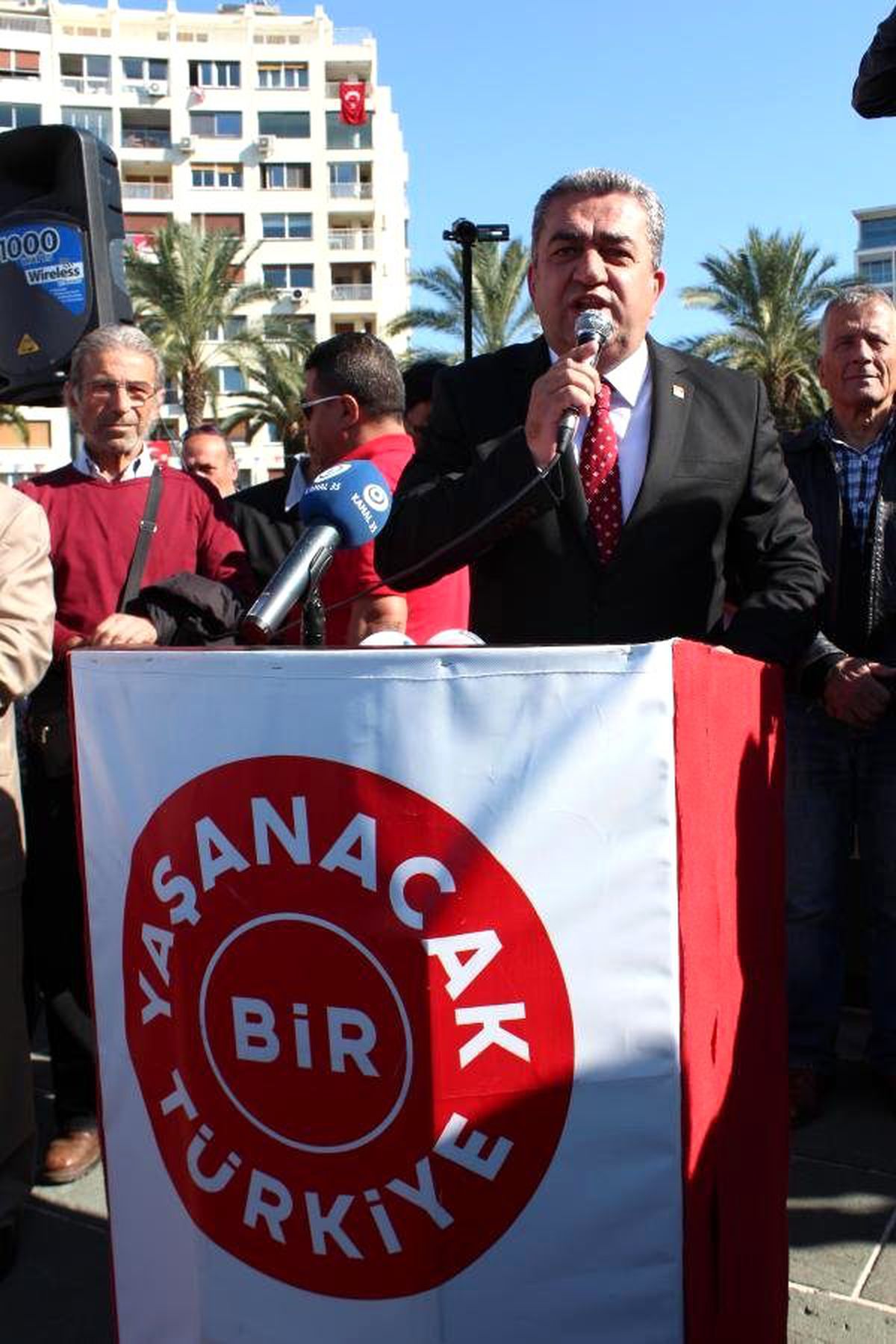 İzmir\'de CHP\'den Alternatif Kutlama