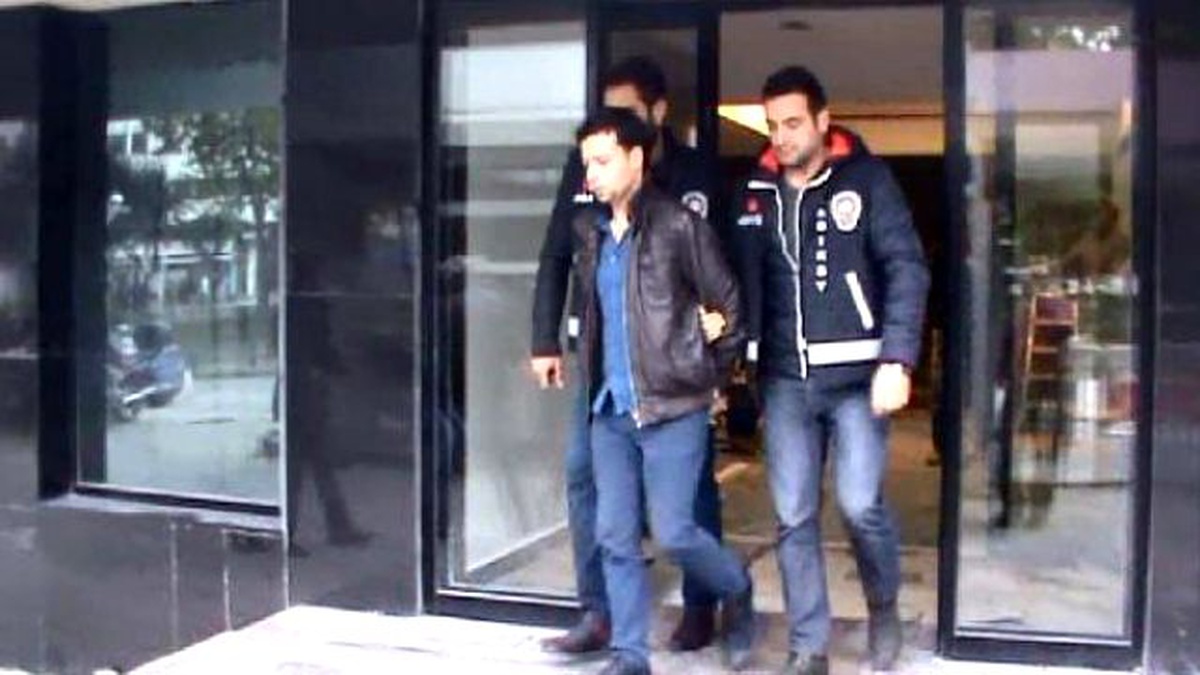 Kadıköy\'de Yarım Saat Arayla 2 Kadının Çantasını Çalan Kapkaçcı Yakalandı