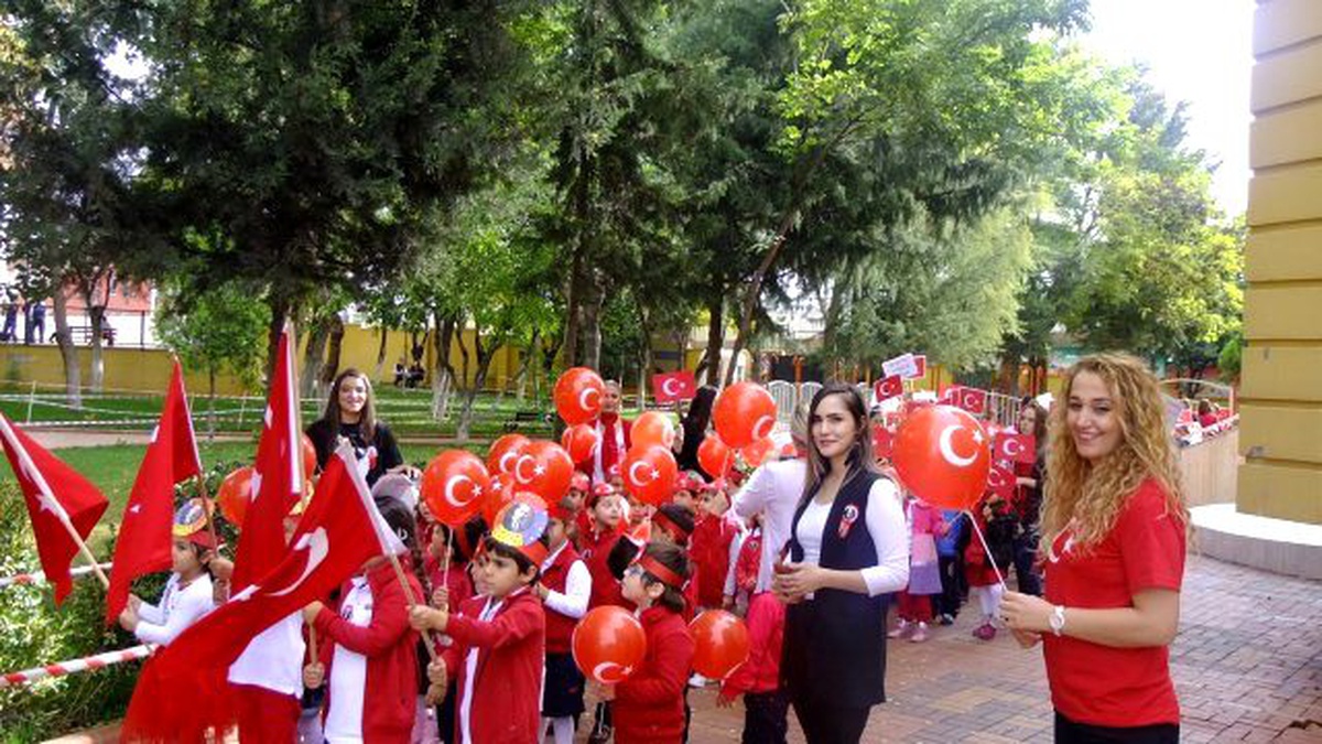 Minik GKV\'liler Cumhuriyet İçin Yürüdü