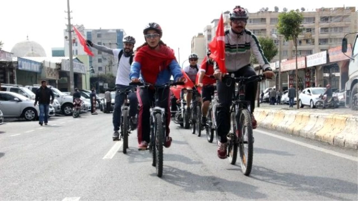 Motosiklet ve Bisikletliler \'Cumhuriyet\' İçin Bir Araya Geldi