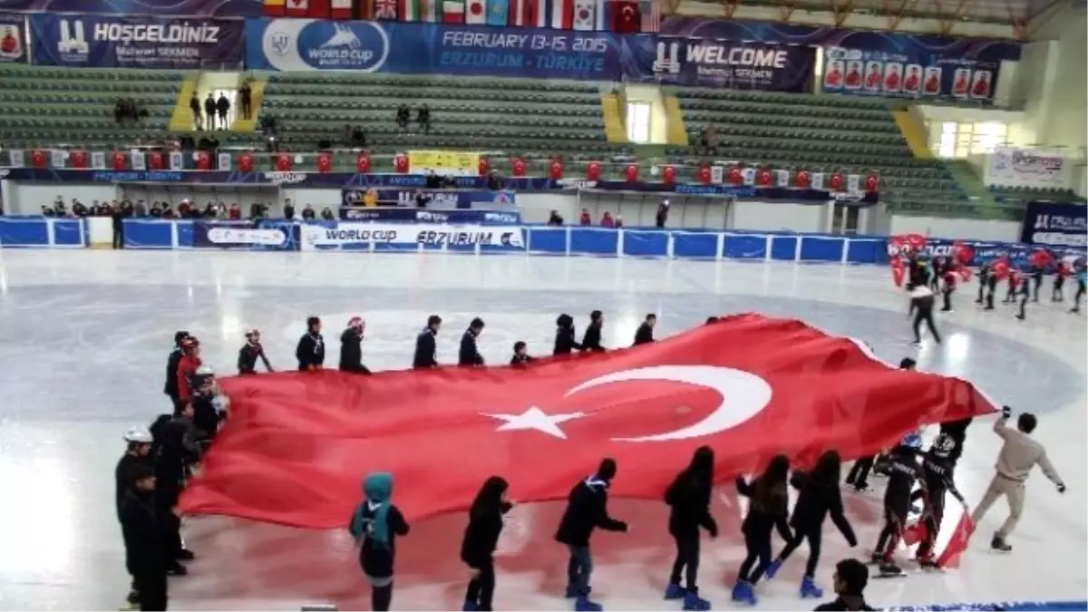 Buz Patencilerinden Cumhuriyet Bayramı Kutlaması