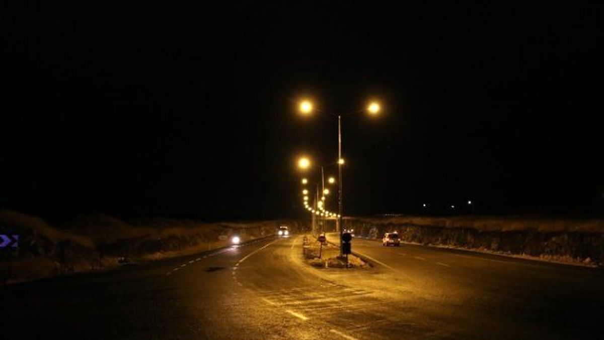 Şanlıurfa\'da 2 Buçuk Kilometrelik Yeni Bir Yol Daha Aydınlatıldı