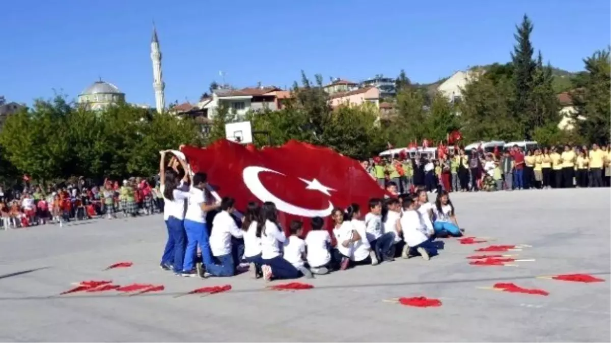 Seydikemer\'de Cumhuriyet Bayramı Coşkuyla Kutlandı