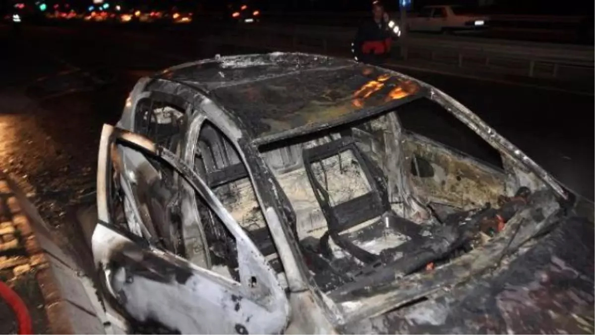 Seyir Halindeyken Alev Alan Otomobil Kullanılamaz Hale Geldi